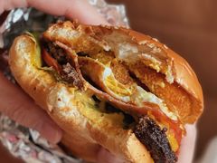 招牌牛肉芝士蛋汉堡-BIGHOUSE·大房子电影主题融合餐厅(盐河巷店)