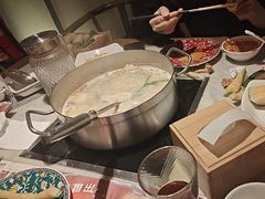 -尚尚仙·酸汤猪手·猪肚鸡火锅(华联万柳购物中心店)