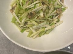 -侬佳蒸菜馆(听潮店)
