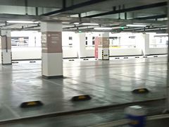 -虹桥天地-停车场