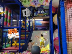 -蓝精灵乐园·世茂精灵之城主题乐园