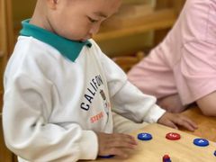 -瑞恩宝感统训练·语言提升·蒙氏托育中心