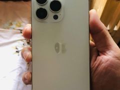 -Apple零售店(华贸购物中心店)