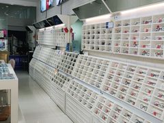 -诺柯视眼镜-蔡司依视路官方工厂店(淞南一店)