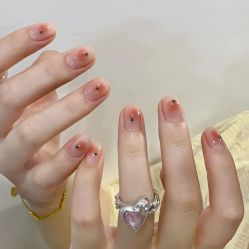 -桃色美甲沙龙