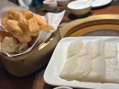 伦教糕-大良毋米粥·粥底火锅(岭南天地店)