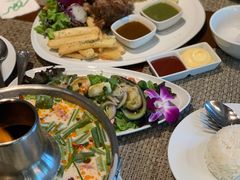 -Chom Cafe and Restaurant
