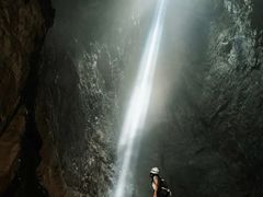 -百色大石围天坑群