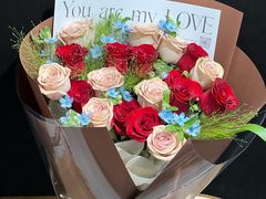 -何兮花店·气球派对鲜花店(马桥银春路万科城店)