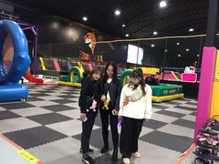 -嘿哟动霸CHUA·新潮玩运动娱乐中心·蹦床滑冰团建乐园