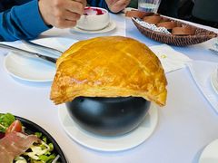 酥皮罐焖牛肉-明斯克白俄餐厅