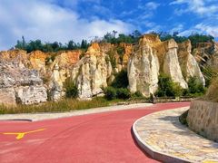 -彩色沙林风景区