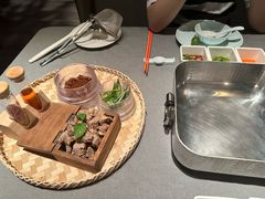 -左庭右院鲜牛肉火锅黑金店(陆家嘴中心店)