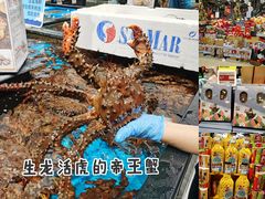 生龙活虎的阿拉斯加帝王蟹-盒马鲜生(皇庭广场店)