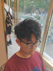 -一東造型烫发染发