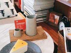 -彳亍咖啡·这里(水湾路店)
