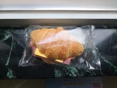 牛肉芝士羊角三明治-中粮丰通（北京)食品有限公司