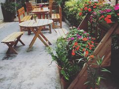 -彳亍咖啡·这里(水湾路店)