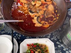 -临江餐馆二楼美食部落