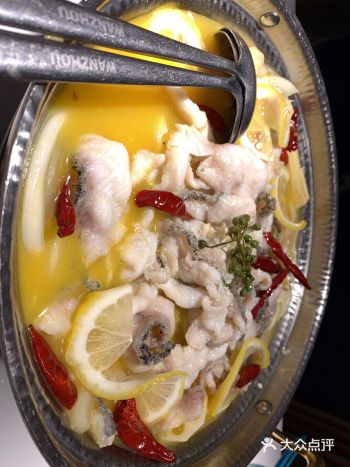 我都是2-3人过去，点2个主菜就够了，很实惠