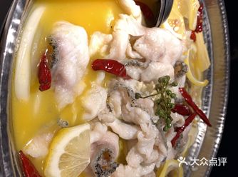 我都是2-3人过去，点2个主菜就够了，很实惠