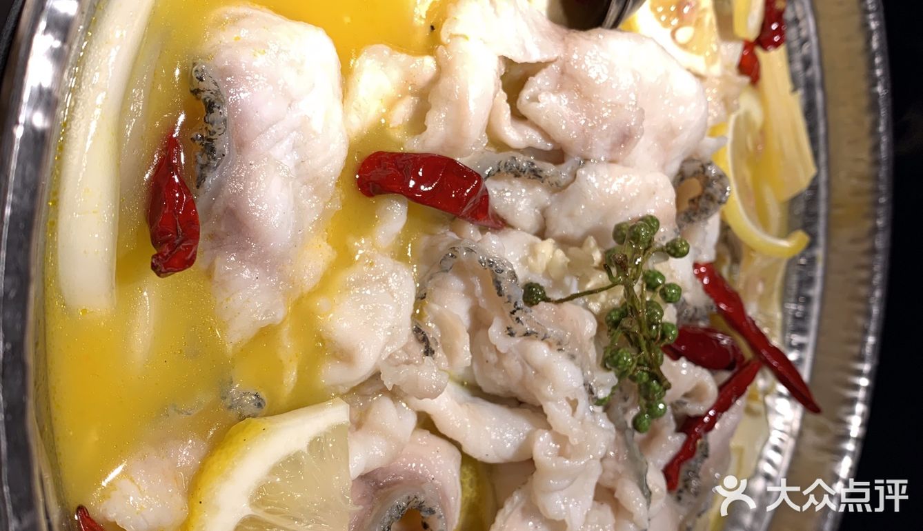 我都是2-3人过去，点2个主菜就够了，很实惠