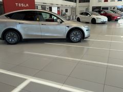 -TESLA 特斯拉(北京后沙峪特斯拉中心)