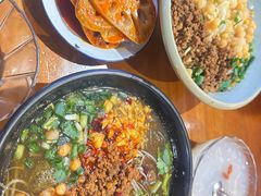 -爆炸头阿姨小四川正宗川味小吃(无任何分店)