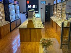 -MiRi眼镜·蔡司·星趣控·尼康控优点视觉合作店(南京东路店)