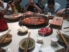-渝嘴小老弟老火锅(华新村店)