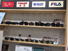 -豪门视光·星趣控·蔡司依视路眼镜代理商(中央大街店)