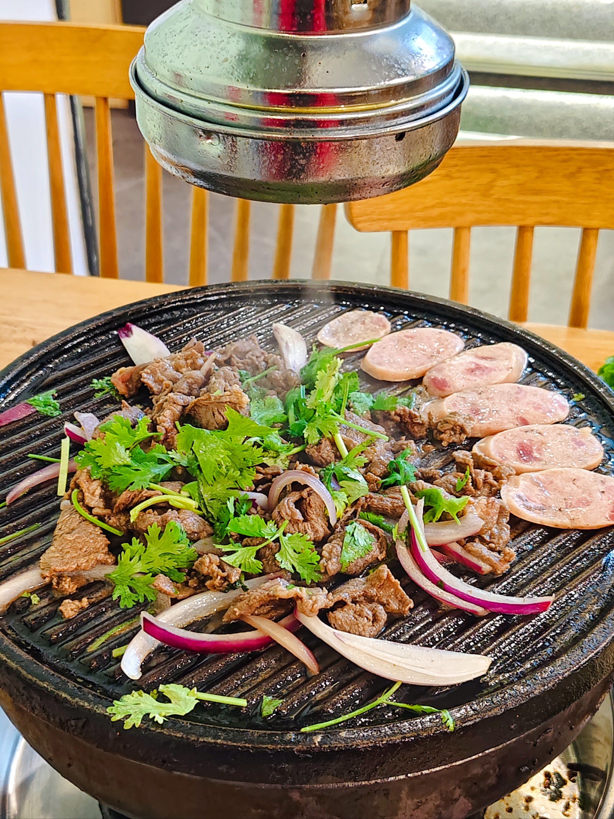 北京特有的炙子烤肉,这叫一个地地地地道!