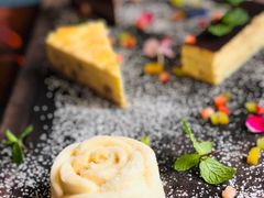 自制焦糖坚果冰糕-YUE·6·西式融合餐厅(外滩六号店)