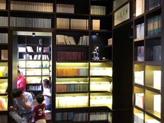 -钟书阁(松江泰晤士小镇店)