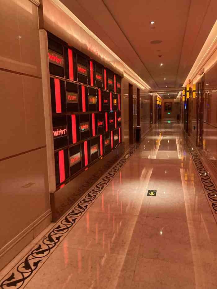 温莎ktv(国贸店)-"系统很烂,只能勉强手机点歌,体验落后,操.