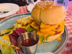 -鲨鱼美式餐厅酒吧Sharky