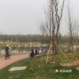 结果很惊喜，这个公园规模很大，虽然也是仍在建设中