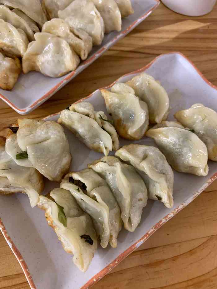 纱帽河锅贴"确实是很好吃的锅贴「招牌猪肉韭菜锅贴.