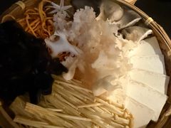 -尚尚仙·酸汤猪手·猪肚鸡火锅(华联万柳购物中心店)