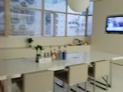 -卡罗酒店(东门晒布地铁站店)