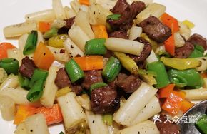 Sour Spicy Lotus Stem Stir-Fried with Beef Cubes