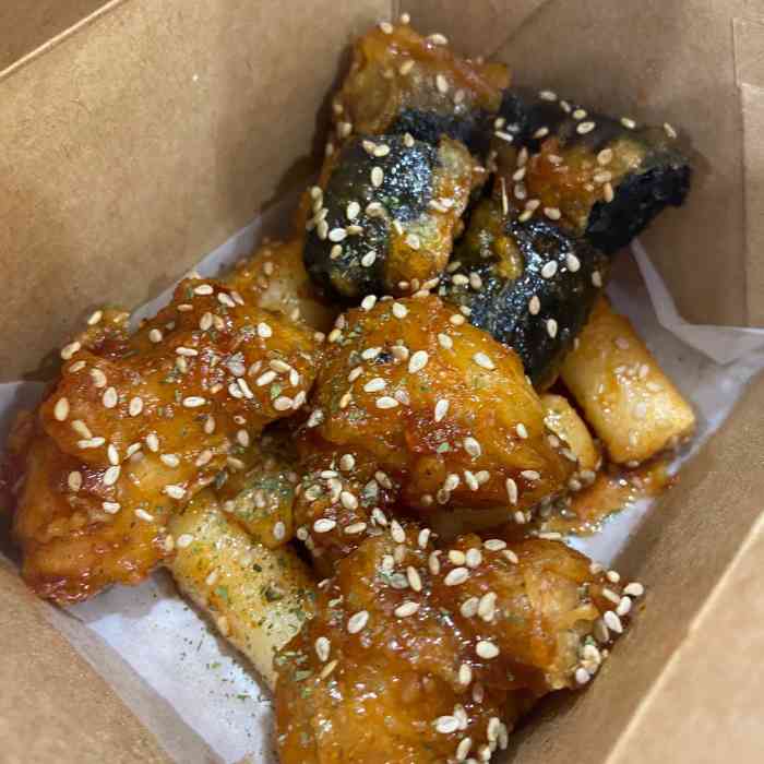 动物园炸鸡店-"[薄荷]环境:百货公司公交站06后面的.