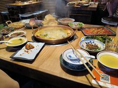 -洱火云南酸菜牛肉火锅(石景山当代商城店)