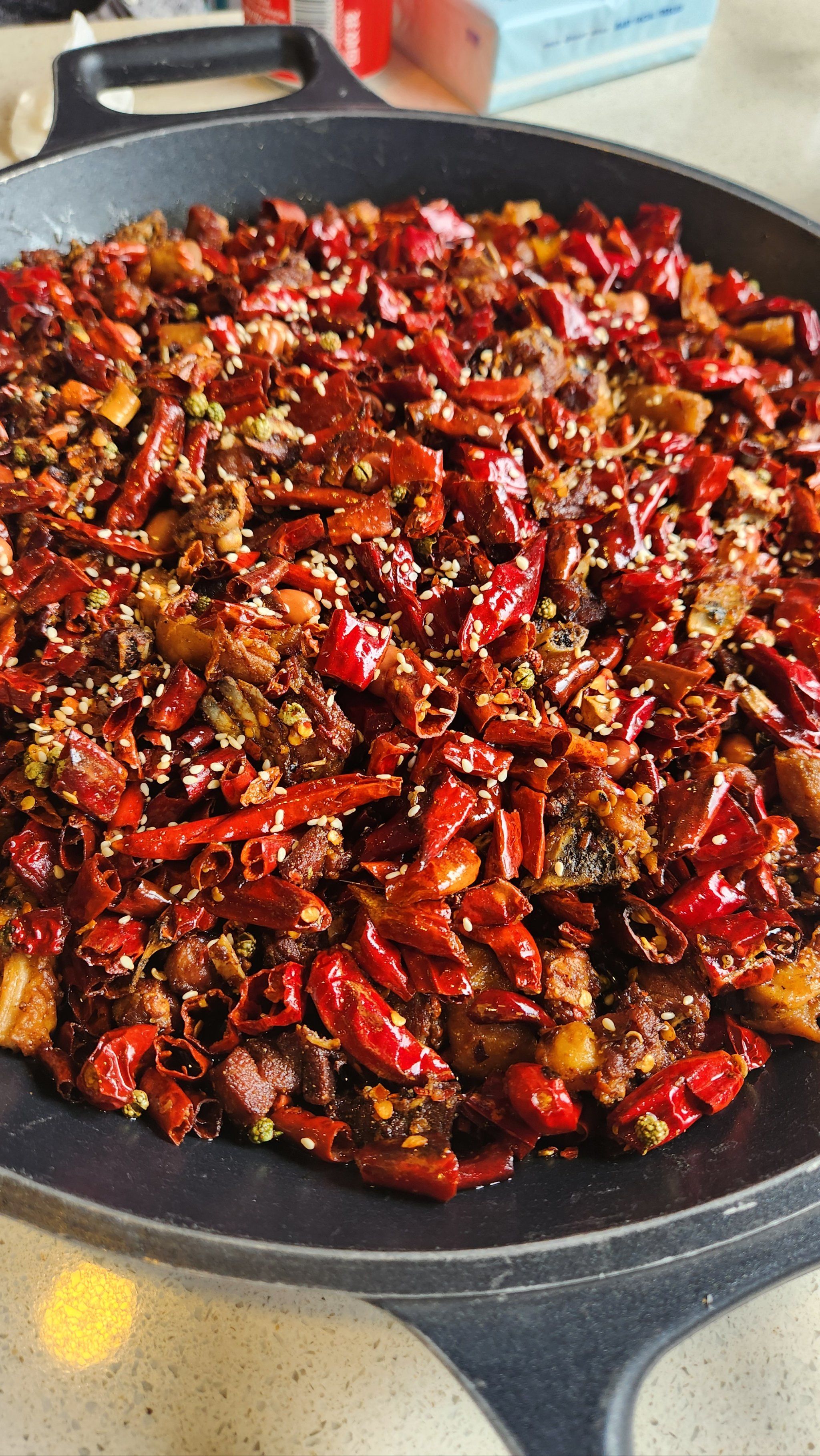 正宗自贡菜,仔姜泡椒蛙非常地道,肥肠鸡劲