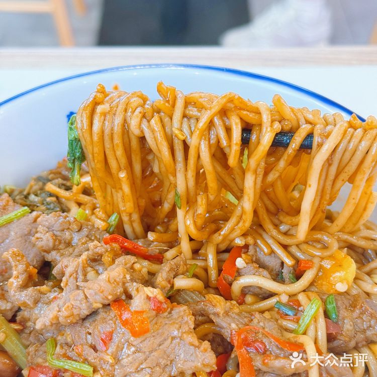 辣潮纪|小炒黄牛肉拌粉🍜你确定不来嗦一碗