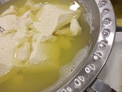 -石磨豆花家常菜·牦牛排土火锅