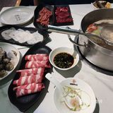 有18元的牛腩锅，不辣，还有38元的鸳鸯锅，锅很大