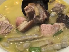 -帅巴人舅母子腊蹄民俗村