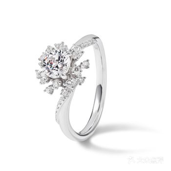 等一起看烟花时，用这枚戒指向她求婚！