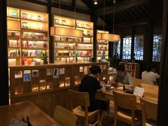 -猫的天空之城概念书店(杭州南宋御街店)